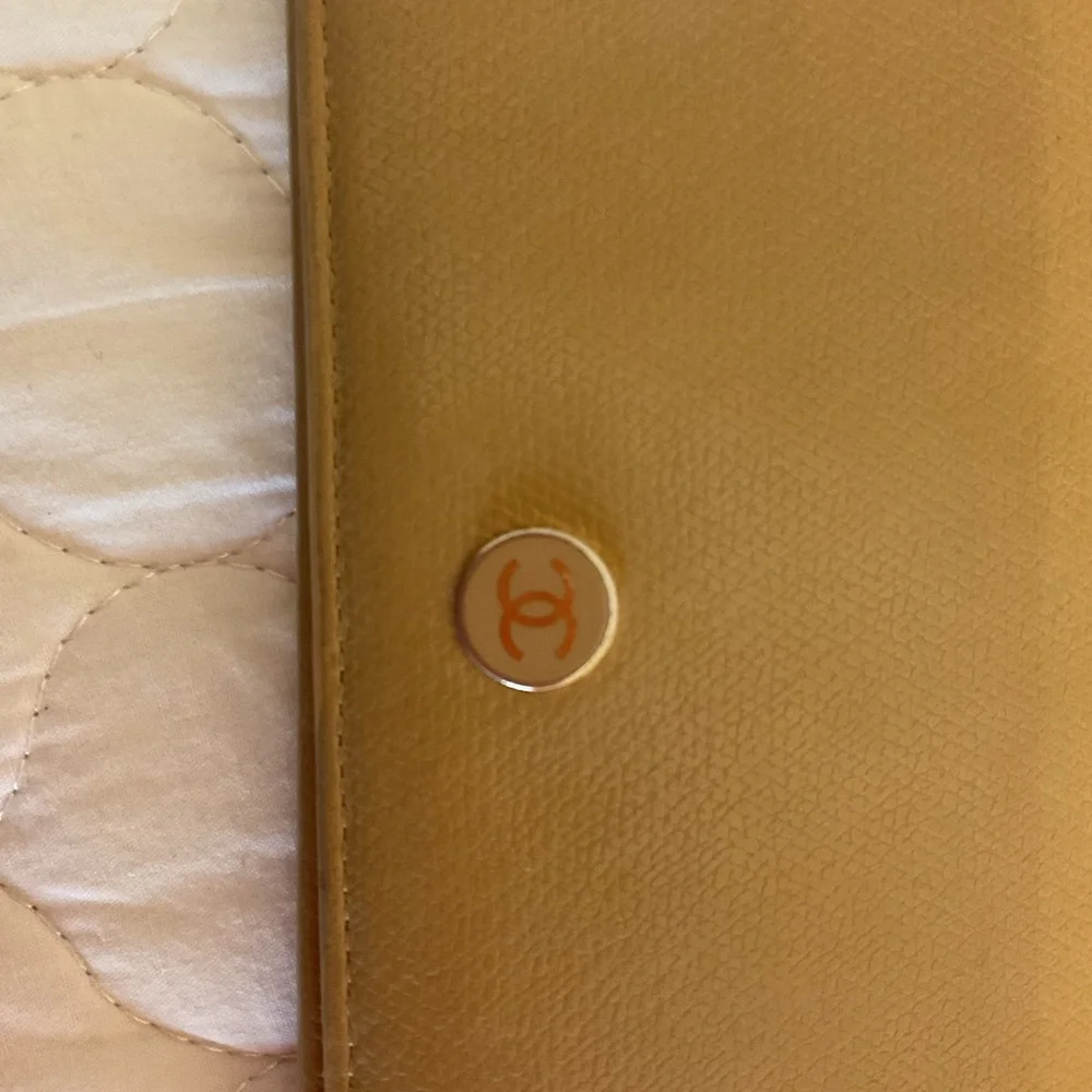 CHANEL leather wallet